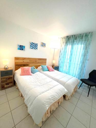 - 2 lits dans une pièce dans l'établissement Palazzio 3, quartier vieux port avec parking, by Welcome to Cannes, à Cannes