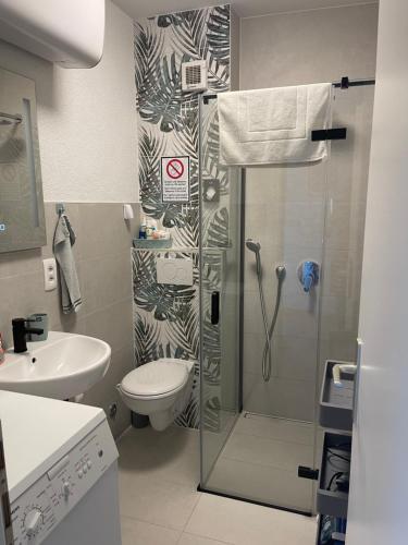 Ένα μπάνιο στο Apartment Izzy