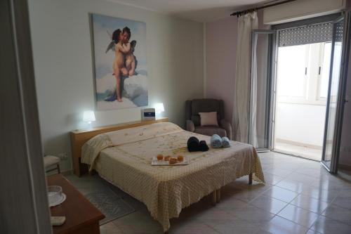 a bedroom with a bed and a painting on the wall at Appartamento Sanaccara by Holiday World in Alghero