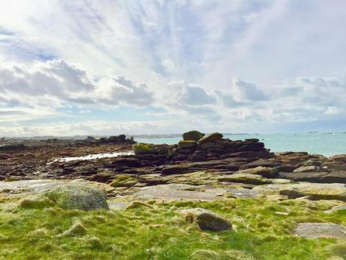 Photo de la galerie de l'établissement Maison LA CALE vue mer à 300 m de la plage, à Plouarzel