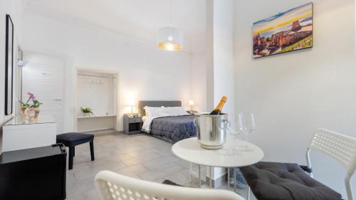 Postel nebo postele na pokoji v ubytování Duomo Luxury Suite Catania
