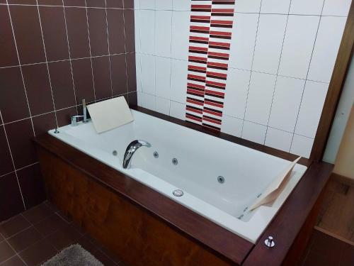 Een badkamer bij Villa Los Almendros Fuengirola