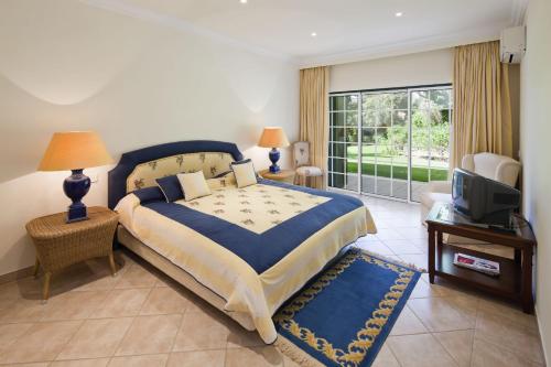 Krevet ili kreveti u jedinici u okviru objekta Quinta do Lago Amazing Villa 2 With Pool by Homing