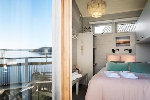 a bedroom with a bed and a view of the ocean at Strandflickornas Husen invid Havet in Lysekil