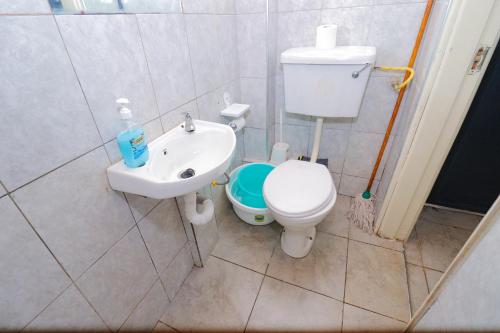 Bany a The Sleek Spaces