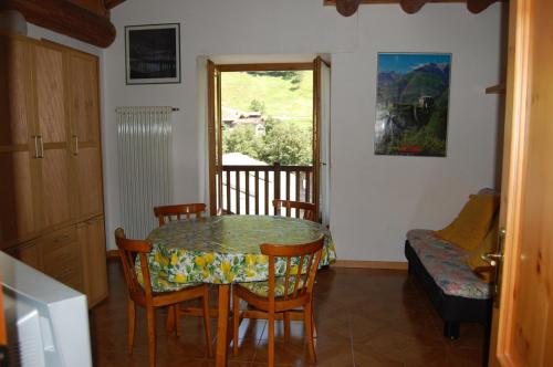 Χώρος καθιστικού στο Case Gran Paradiso Rhemes Saint Georges