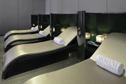 Postel nebo postele na pokoji v ubytování Armani Hotel Dubai, Burj Khalifa