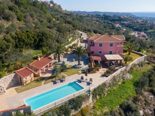 Bazén v ubytování Sunset Mansion Kefalonia nebo v jeho okolí