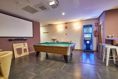 a room with a pool table and a screen at Hotel Real de Illescas in Illescas