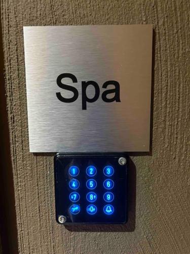 Фотография из галереи Spa, Sport & City Luxury Ski-in Ski-Out Apartment в Кицбюэле