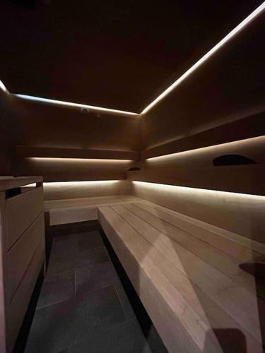 Фотография из галереи Spa, Sport & City Luxury Ski-in Ski-Out Apartment в Кицбюэле