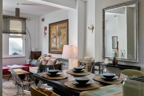 Et opholdsområde på Boujee & chic city centre house