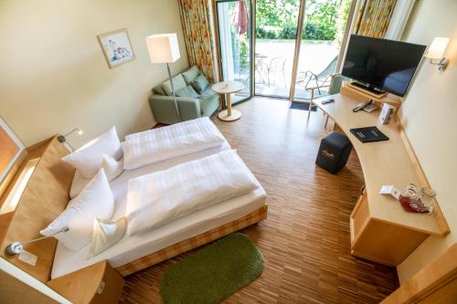Televisyen dan/atau pusat hiburan di Hotel Sonnentau