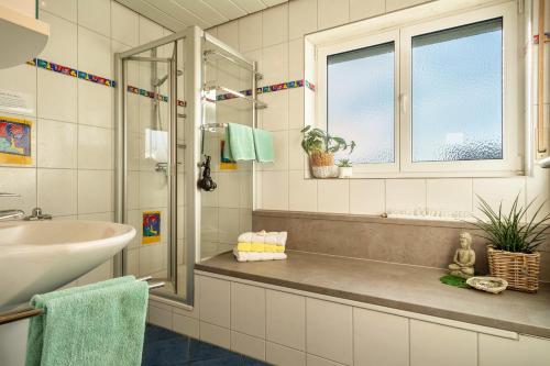 Kylpyhuone majoituspaikassa Ferienwohnung Lichtblick