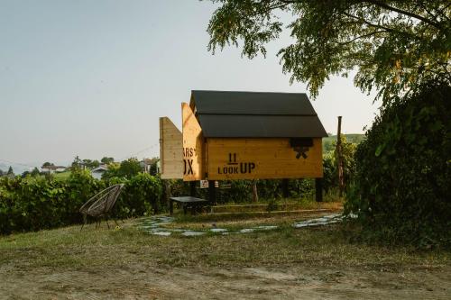 a small house with a bench in front of it at Starsbox Dimora in Vigna 2.0 in Costigliole dʼAsti
