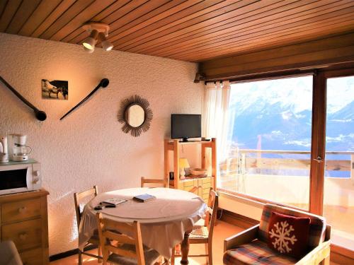 Studio cabine au pied des pistes, balcon, parking, animaux admis - FR-1-297-16