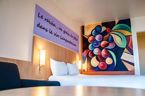a hotel room with a painting on the wall at ibis Montpellier Centre Comedie in Montpellier