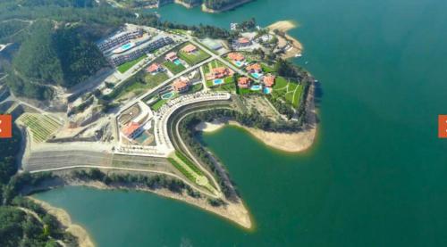 an aerial view of an island in the water at Apartamentos do Lago in Ferreira do Zêzere