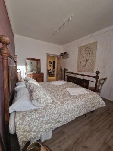 En eller flere senger på et rom på La casa di Etienne