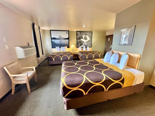 En eller flere senge i et værelse på FairBridge Inn & Suites Moscow - Pullman