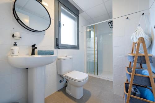 a bathroom with a toilet and a sink and a mirror at Casa Calafat in Calafat