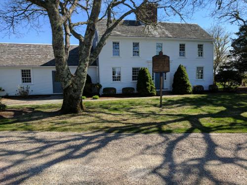 Gallery image of Chatham Family retreat:Tennis,water views&access! in Chatham