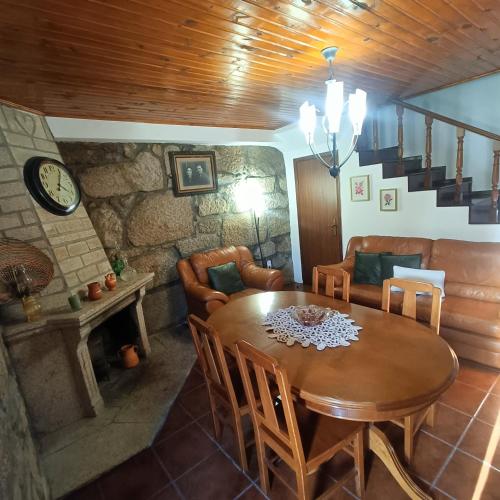 a living room with a wooden table and a couch at Quinta das Amendoeiras in Meda
