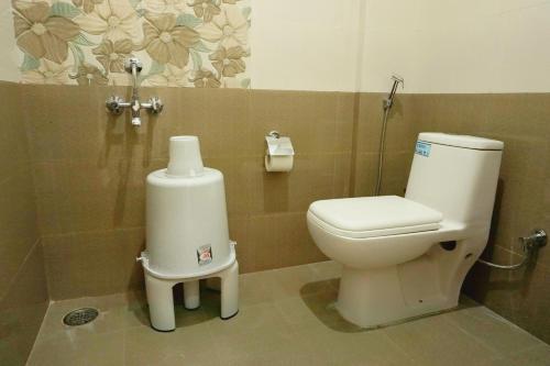 Un baño de Gateway Premium Inn
