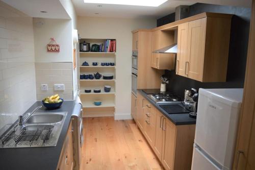 Kuchyň nebo kuchyňský kout v ubytování Wardie Garden Cottage