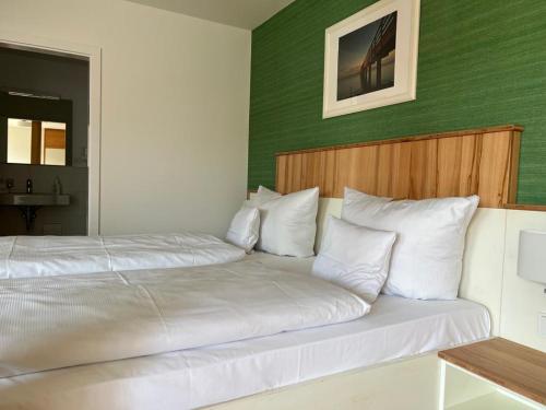 Кровать или кровати в номере Hotel Ostseeland