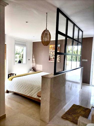 a bedroom with a large bed and a large mirror at Villa targa in Mirleft