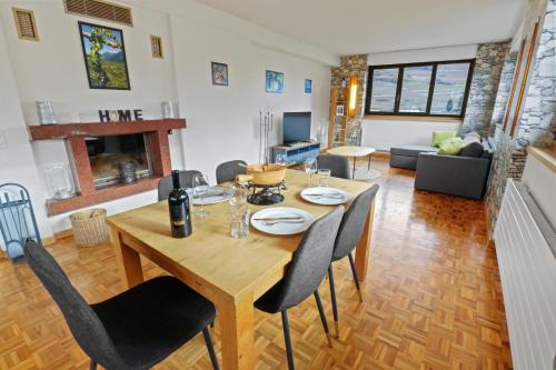 a dining room table and chairs in a living room at Appartement au coeur du vignoble in Salgesch