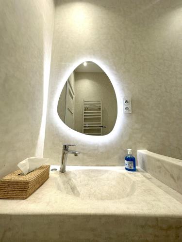 Koupelna v ubytování L'Amina - Peaceful 1BR Retreat with Cold Jacuzzi