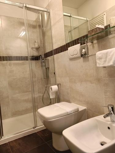 a bathroom with a shower and a toilet and a sink at Hotel Relais San Nicolò in Treviso