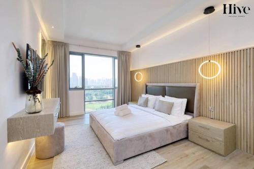 Fotografie z fotogalerie ubytování Luxury 3 Bed Apt with Golf Views in the Greens v Dubaji