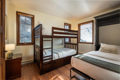 a bedroom with two bunk beds and a bed at Altitude 172-8/On Village with Astonishing VIEWS in Mont-Tremblant