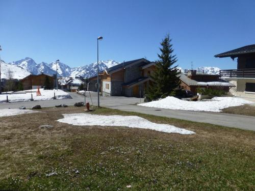 Zdjęcie z galerii obiektu Appartement Coquet 2P, 45m², 6 Couchages, Proche Pistes et Commerces, L'Alpe d'Huez - FR-1-405-194 w mieście LʼHuez