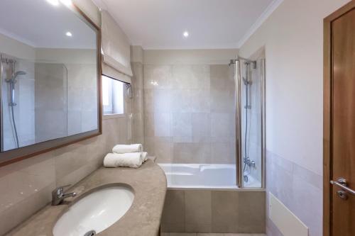 Beautiful Family T3 Townhouse with Pool Vilamoura