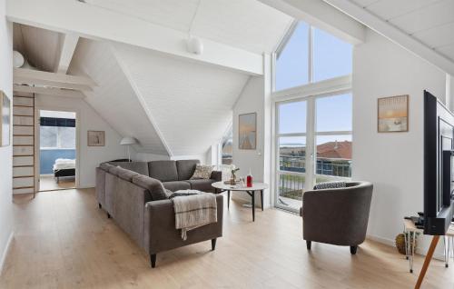 Χώρος καθιστικού στο Beautiful Home In Ebeltoft With Sauna