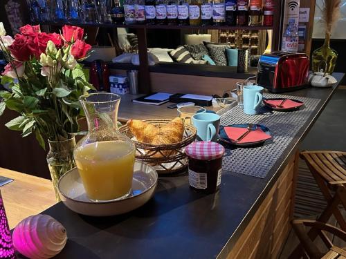 Photo de la galerie de l'établissement Nuit romantique au Lounge et Spa, à Bray-en-Val