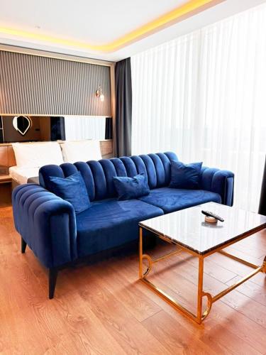 Ruang duduk di 216 Ruby Suite