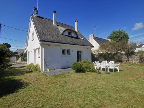 Photo de la galerie de l'établissement Maison 3 chambres + cabine, plage à 100m, jardin, jusqu'à 8 pers., Carnac - FR-1-377-60, à Carnac