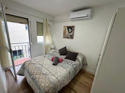 a bedroom with a bed and a window at MALAGA BEACH, PEDREGALEJO Apt.4/6 2 Hab. in Málaga
