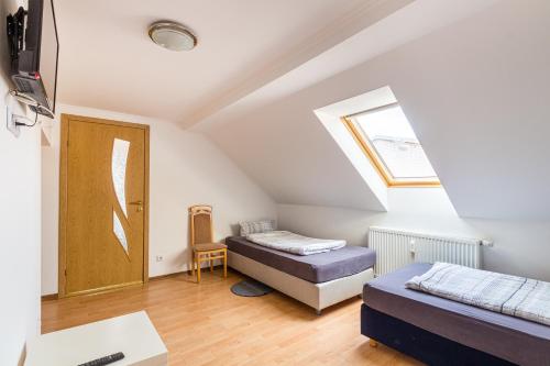 Postel nebo postele na pokoji v ubytování Monteurhaus in Bitterfeld-Wolfen