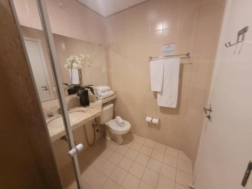 a bathroom with a toilet and a sink at Harbor Self Graciosa Hotel in Quatro Barras