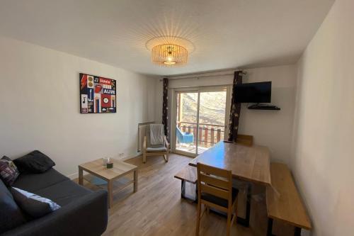 a living room with a couch and a table at 06BD - Nice 6-person apartment facing the slopes in Péone