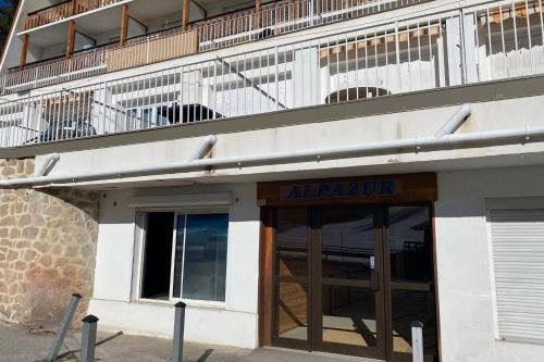 an apartment building with a balcony on top of it at 06BD - Nice 6-person apartment facing the slopes in Péone