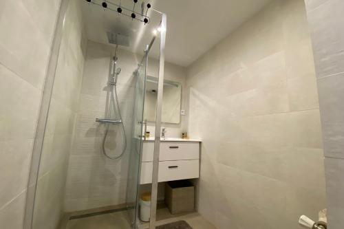 a bathroom with a shower and a sink at 06BD - Nice 6-person apartment facing the slopes in Péone