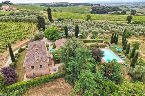 an aerial view of an estate with a swimming pool at Agriturismo I Fuochi in Valiano