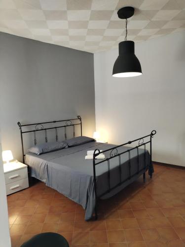 a bedroom with a bed with a black frame and a light at Buen Retiro - Bellona in Bellona